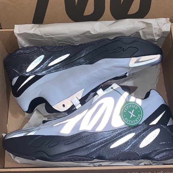 YEEZY 700 Blue Tint - Picture 6 of 8